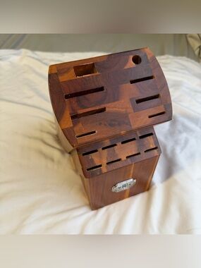 Paula Deen 16 Slot Acacia Wood
Knife Storage Block